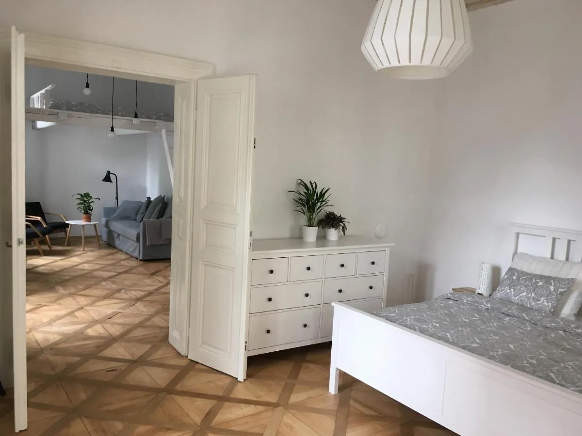 Stylish Apartment 5 Mins From The Charles Bridge Prague