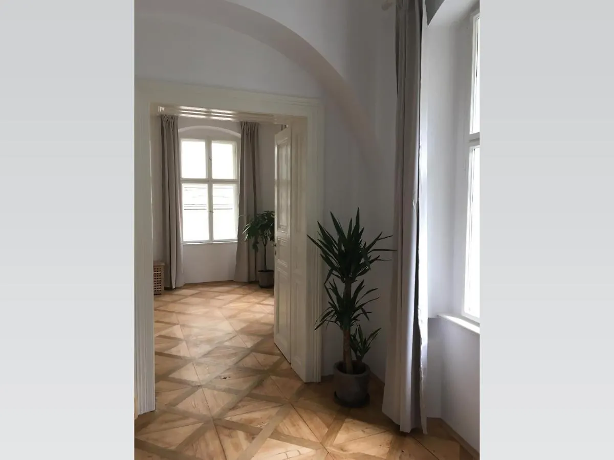 Stylish Apartment 5 Mins From The Charles Bridge Prague