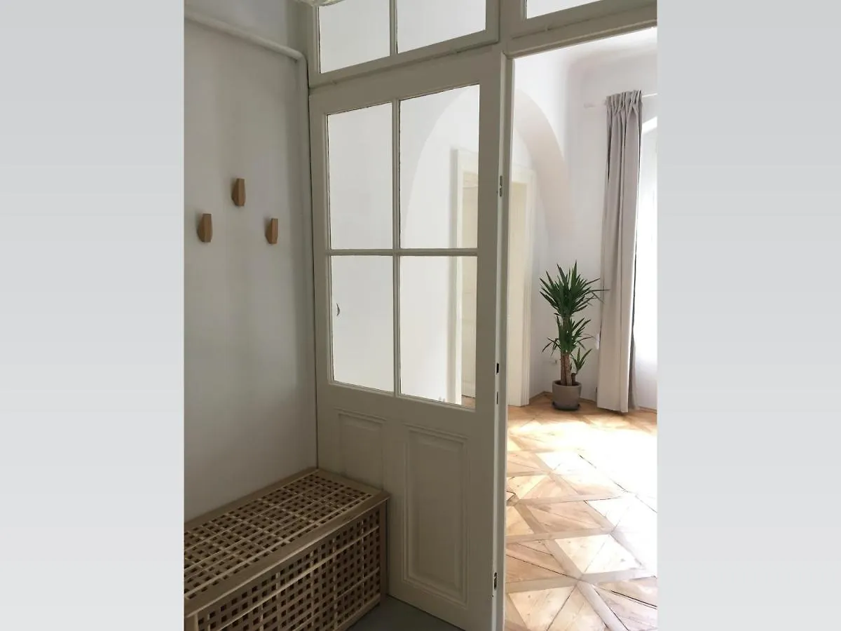 Stylish Apartment 5 Mins From The Charles Bridge Prague 0*,